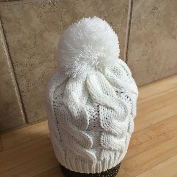 EUC Forever 21 Cream Knit Winter Beanie - Picture 2 of 2
